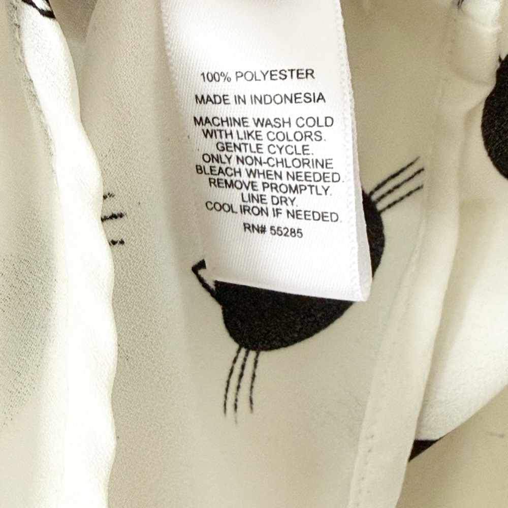 Express Portofino Button Down Blouse Ivory Black Cat Rare Print Size Small - Picture 6 of 14